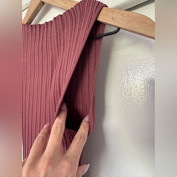 WAYF x Revolve Ribbed Burgundy High Neck Top - Picture 5 of 5